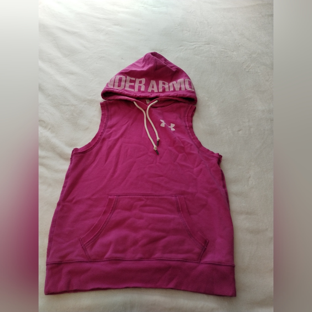 EUC Under armour sleeveless sweater